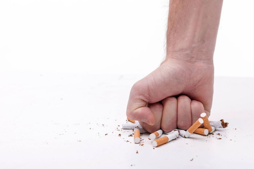 Refus de cigarettes utilisant le spray Nicode
